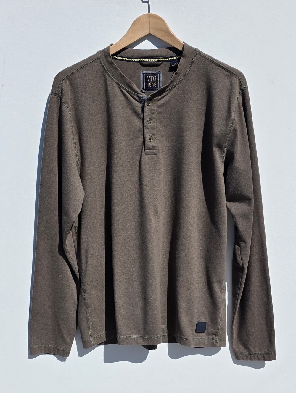 Vintage 1946 Size L Men's Long-Sleeve Henley Shirt - Olive Brown
